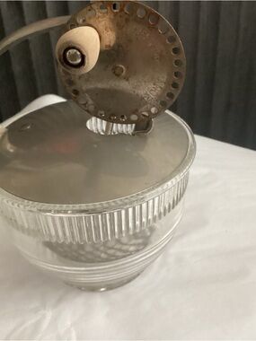 Vintage Androck glass 1.5 cup hand crank egg beater with metal lid. 1930s-1940s.